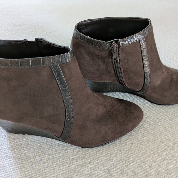 LAURA ASHLEY - WOMEN'S BROWN BOOTIES - Picture 2 of 7